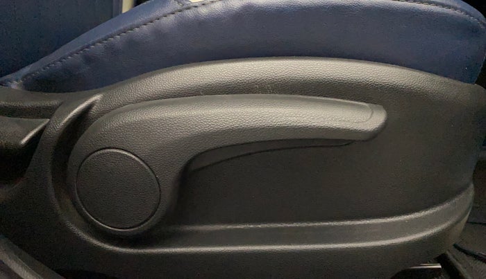 2020 Hyundai Elite i20 SPORTZ PLUS 1.2, Petrol, Manual, 13,751 km, Driver Side Adjustment Panel