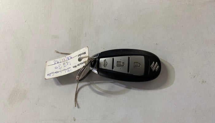 2019 Maruti Ciaz ALPHA 1.5 SHVS PETROL, Petrol, Manual, 56,320 km, Key Close Up