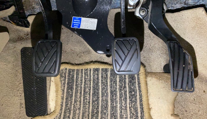 2019 Maruti Ciaz ALPHA 1.5 SHVS PETROL, Petrol, Manual, 56,320 km, Pedals