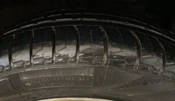 2019 Maruti Ciaz ALPHA 1.5 SHVS PETROL, Petrol, Manual, 56,320 km, Right Front Tyre Tread