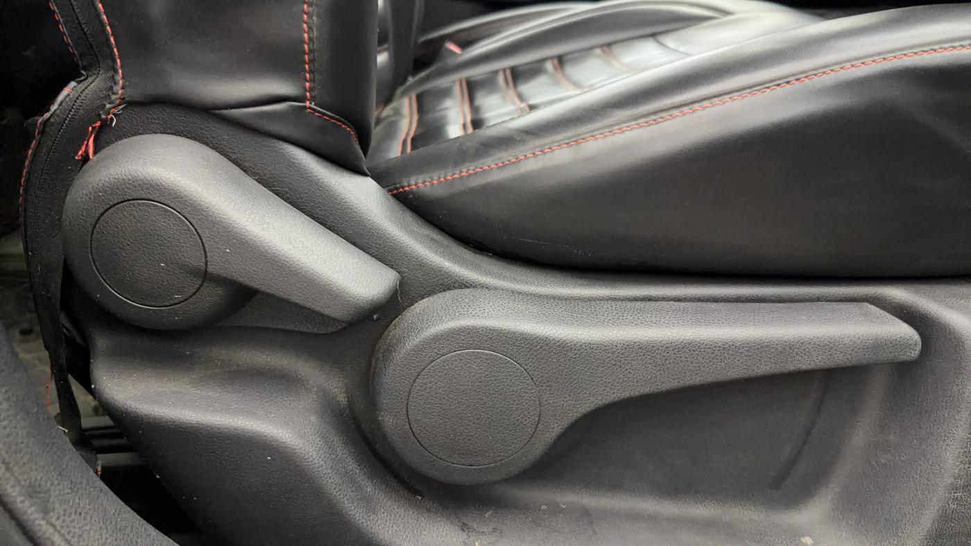 2021 Nissan Kicks XV 1.5, Petrol, Manual, 29,227 km, Driver Side Adjustment Panel