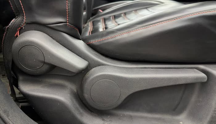 2021 Nissan Kicks XV 1.5, Petrol, Manual, 29,227 km, Driver Side Adjustment Panel
