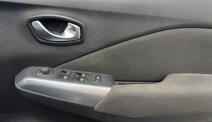 2021 Nissan Kicks XV 1.5, Petrol, Manual, 29,227 km, Driver Side Door Panels Control