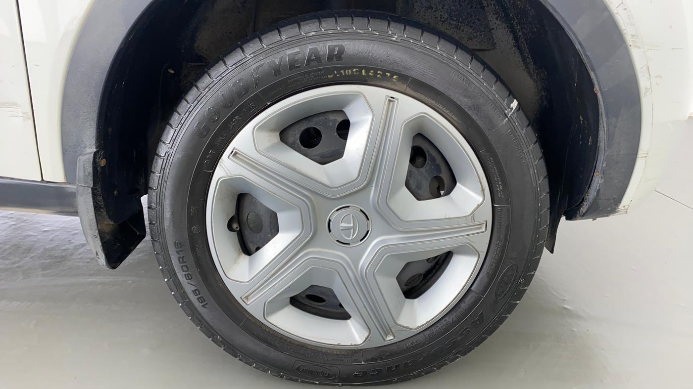 2018 Tata NEXON XT 1.2, Petrol, Manual, 27,669 km, Right Front Wheel