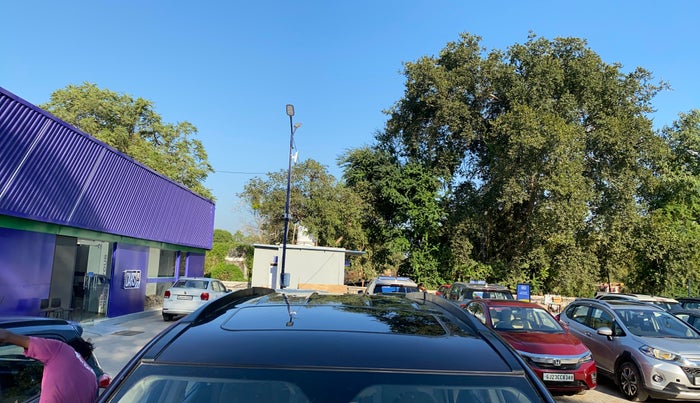 2016 Mahindra XUV500 W10 AT, Diesel, Automatic, 1,00,535 km, Moonroof/ Sunroof