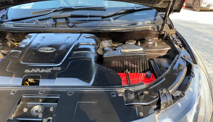 2016 Mahindra XUV500 W10 AT, Diesel, Automatic, 1,00,535 km, Engine View - Left