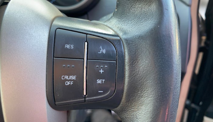 2016 Mahindra XUV500 W10 AT, Diesel, Automatic, 1,00,535 km, Adaptive Cruise Control