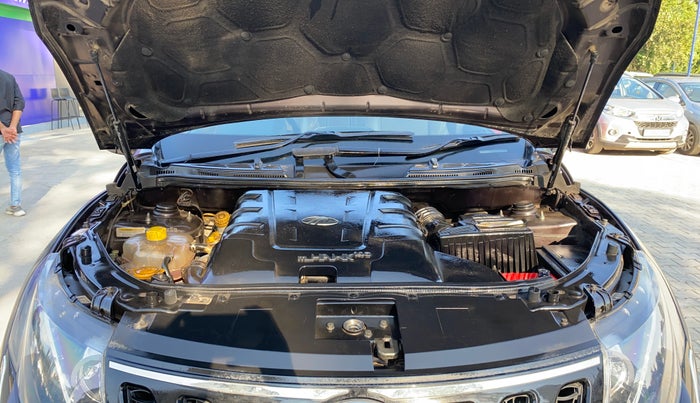 2016 Mahindra XUV500 W10 AT, Diesel, Automatic, 1,00,535 km, Engine View