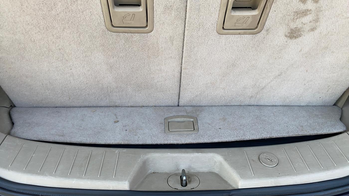 2016 Mahindra XUV500 W10 AT, Diesel, Automatic, 1,00,535 km, Boot Inside