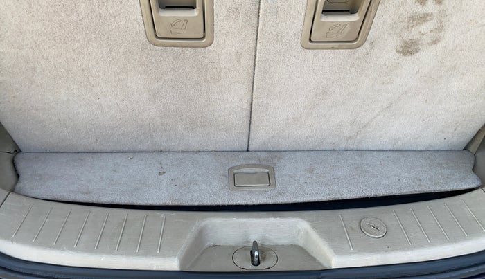 2016 Mahindra XUV500 W10 AT, Diesel, Automatic, 1,00,535 km, Boot Inside