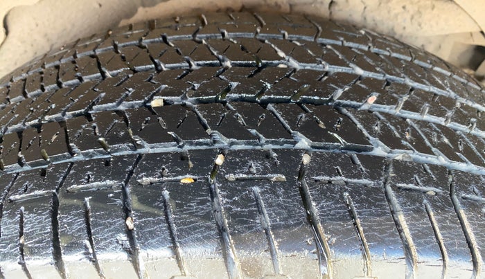 2016 Mahindra XUV500 W10 AT, Diesel, Automatic, 1,00,535 km, Left Rear Tyre Tread