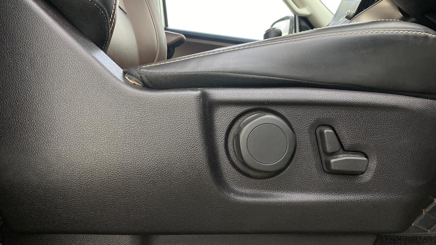 2023 Mahindra SCORPIO-N Z8 L PETROL MT 7 STR, Petrol, Manual, 20,542 km, Driver Side Adjustment Panel