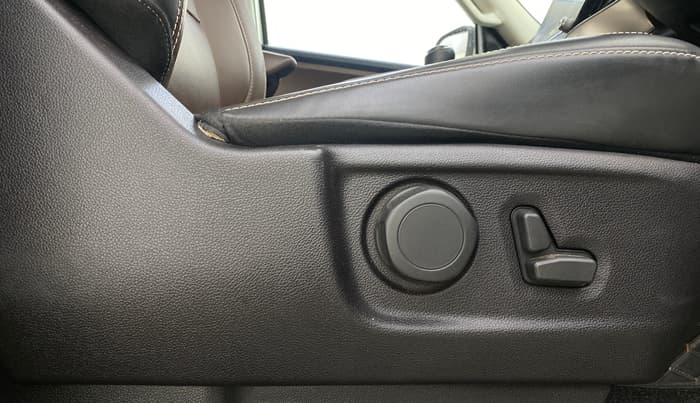 2023 Mahindra SCORPIO-N Z8 L PETROL MT 7 STR, Petrol, Manual, 20,542 km, Driver Side Adjustment Panel
