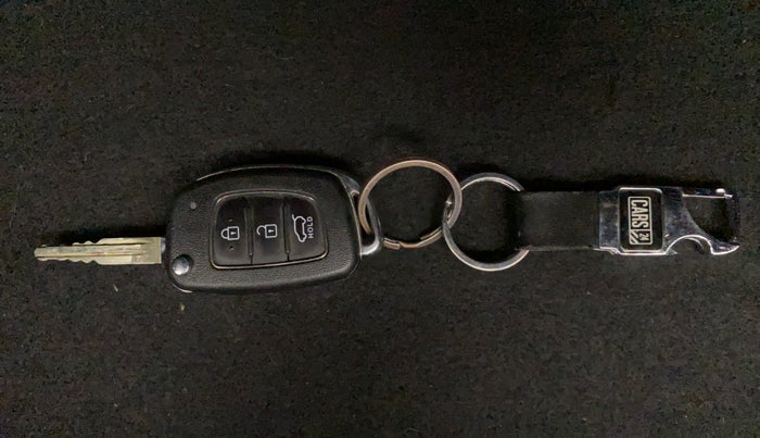2019 Hyundai VENUE S MT 1.2 KAPPA, Petrol, Manual, 19,978 km, Key Close Up