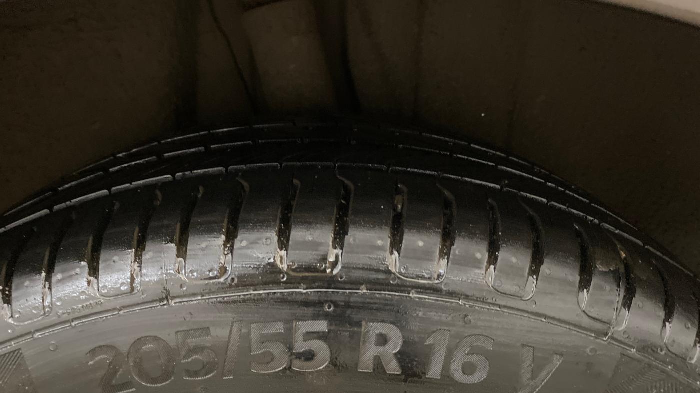 2014 Volkswagen Jetta HIGHLINE TDI AT, Diesel, Automatic, 94,473 km, Left Rear Tyre Tread