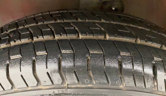 2013 Maruti A Star VXI, Petrol, Manual, 38,565 km, Left Front Tyre Tread