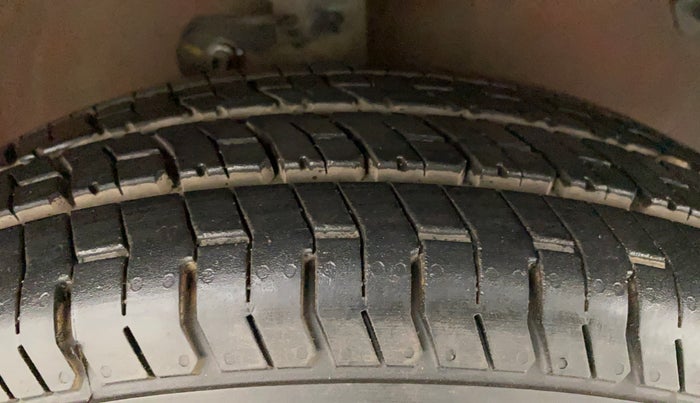 2013 Maruti A Star VXI, Petrol, Manual, 38,565 km, Right Front Tyre Tread