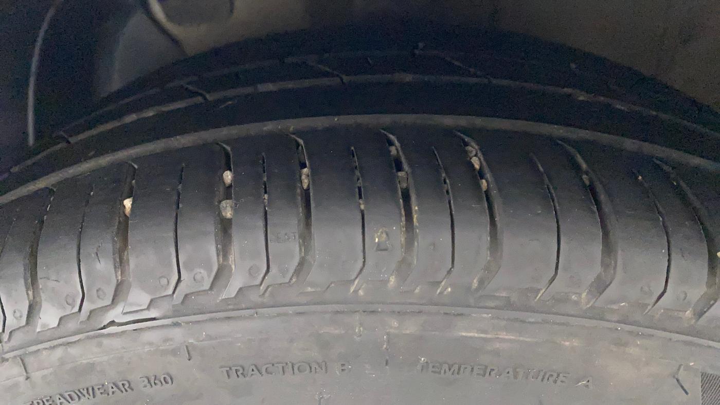 2021 Hyundai NEW I20 ASTA (O) 1.5 CRDI MT, Diesel, Manual, 41,478 km, Left Front Tyre Tread