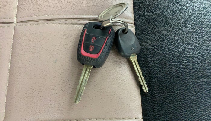 2016 Hyundai Grand i10 MAGNA 1.2 KAPPA VTVT, Petrol, Manual, 65,433 km, Key Close Up