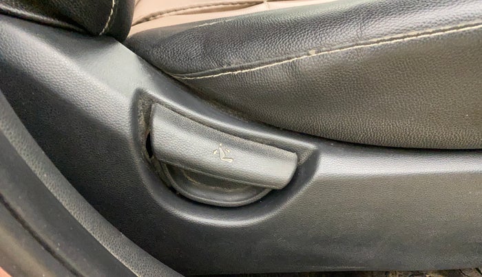 2016 Hyundai Grand i10 MAGNA 1.2 KAPPA VTVT, Petrol, Manual, 65,433 km, Driver Side Adjustment Panel