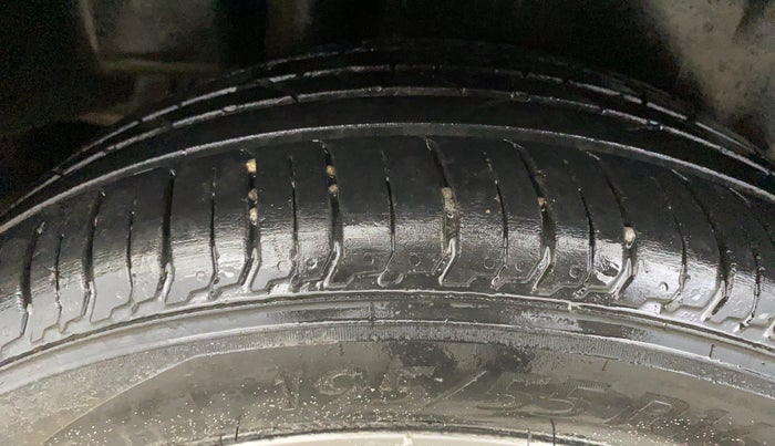 2016 Maruti Ciaz ZXI+, CNG, Manual, 59,334 km, Right Rear Tyre Tread