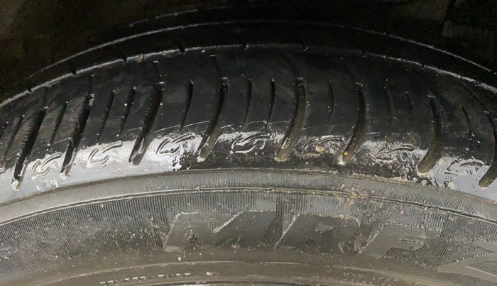 2016 Maruti Ciaz ZXI+, CNG, Manual, 59,334 km, Right Front Tyre Tread