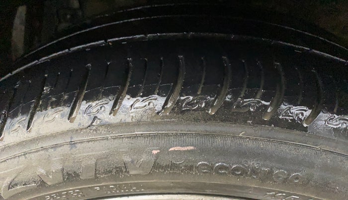 2016 Maruti Ciaz ZXI+, CNG, Manual, 59,334 km, Left Front Tyre Tread