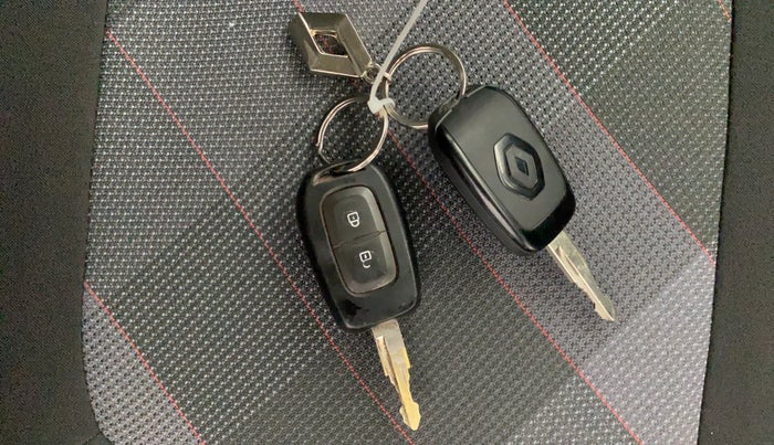 2020 Renault Kwid RXT 1.0 AMT (O), Petrol, Automatic, 36,046 km, Key Close Up