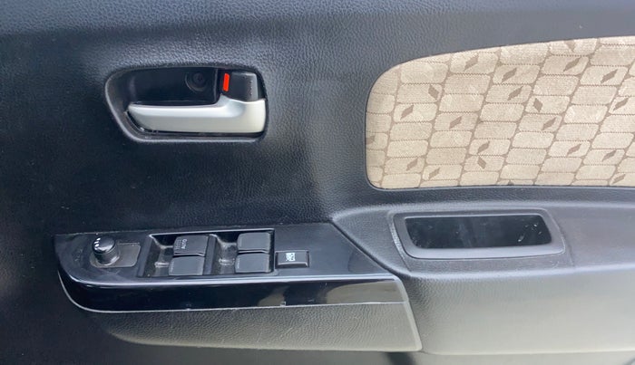 2017 Maruti Wagon R 1.0 VXI, Petrol, Manual, 43,418 km, Driver Side Door Panels Control