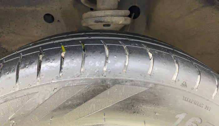 2017 Maruti Wagon R 1.0 VXI, Petrol, Manual, 43,418 km, Left Front Tyre Tread