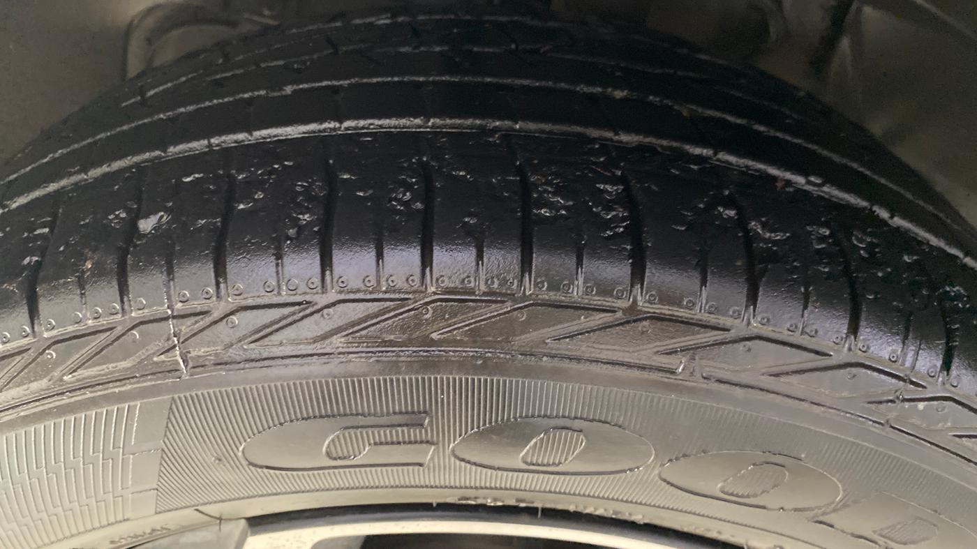 2023 Tata NEXON XZA PLUS LUX SUNROOF DUAL TONE PETROL, Petrol, Automatic, 32,350 km, Left Front Tyre Tread
