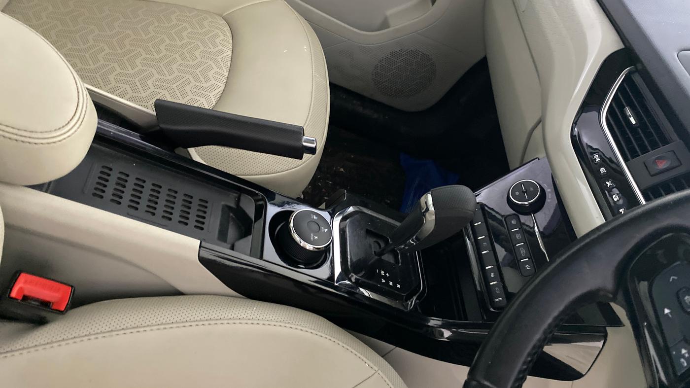 2023 Tata NEXON XZA PLUS LUX SUNROOF DUAL TONE PETROL, Petrol, Automatic, 32,350 km, Gear Lever
