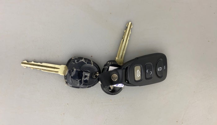 2016 Hyundai Eon ERA +, Petrol, Manual, 74,388 km, Key Close Up