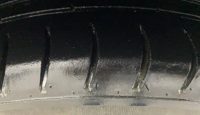 2016 Hyundai Eon ERA +, Petrol, Manual, 74,388 km, Right Front Tyre Tread