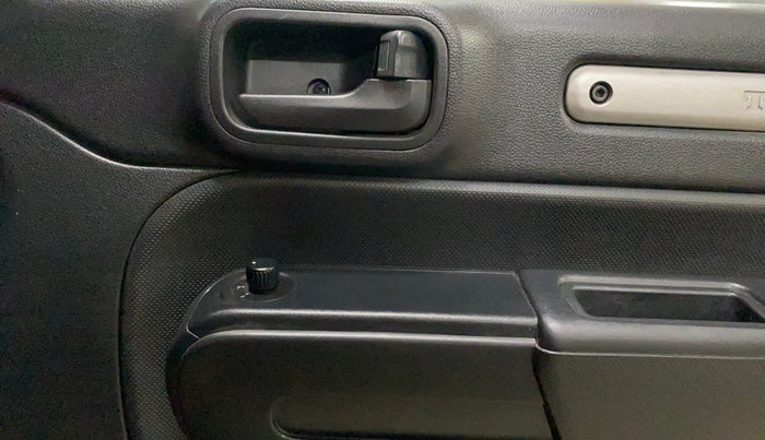 2022 Mahindra Thar LX HT PETROL 4WD MT, Petrol, Manual, 14,974 km, Driver Side Door Panels Control