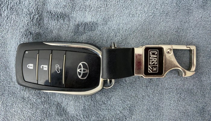 2017 Toyota Fortuner 2.8 4x4 AT, Diesel, Automatic, 22,399 km, Key Close Up