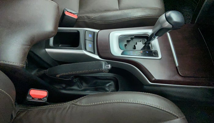 2017 Toyota Fortuner 2.8 4x4 AT, Diesel, Automatic, 22,399 km, Gear Lever