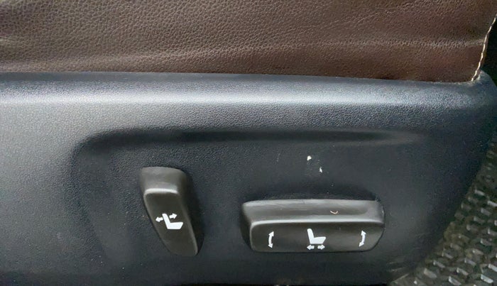 2017 Toyota Fortuner 2.8 4x4 AT, Diesel, Automatic, 22,399 km, Driver Side Adjustment Panel