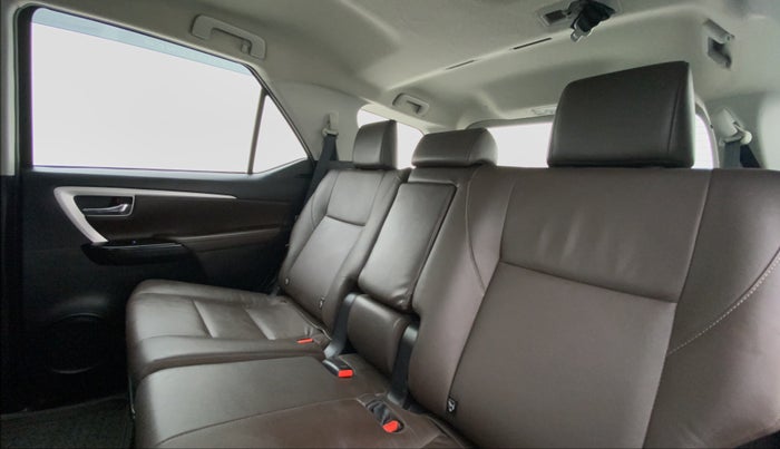 2017 Toyota Fortuner 2.8 4x4 AT, Diesel, Automatic, 22,399 km, Right Side Rear Door Cabin