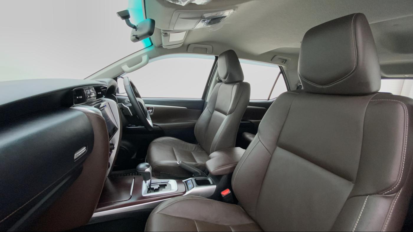 2017 Toyota Fortuner 2.8 4x4 AT, Diesel, Automatic, 22,399 km, Right Side Front Door Cabin