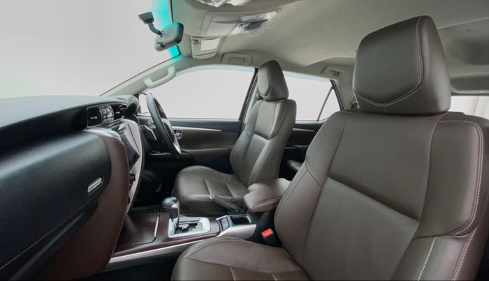 2017 Toyota Fortuner 2.8 4x4 AT, Diesel, Automatic, 22,399 km, Right Side Front Door Cabin