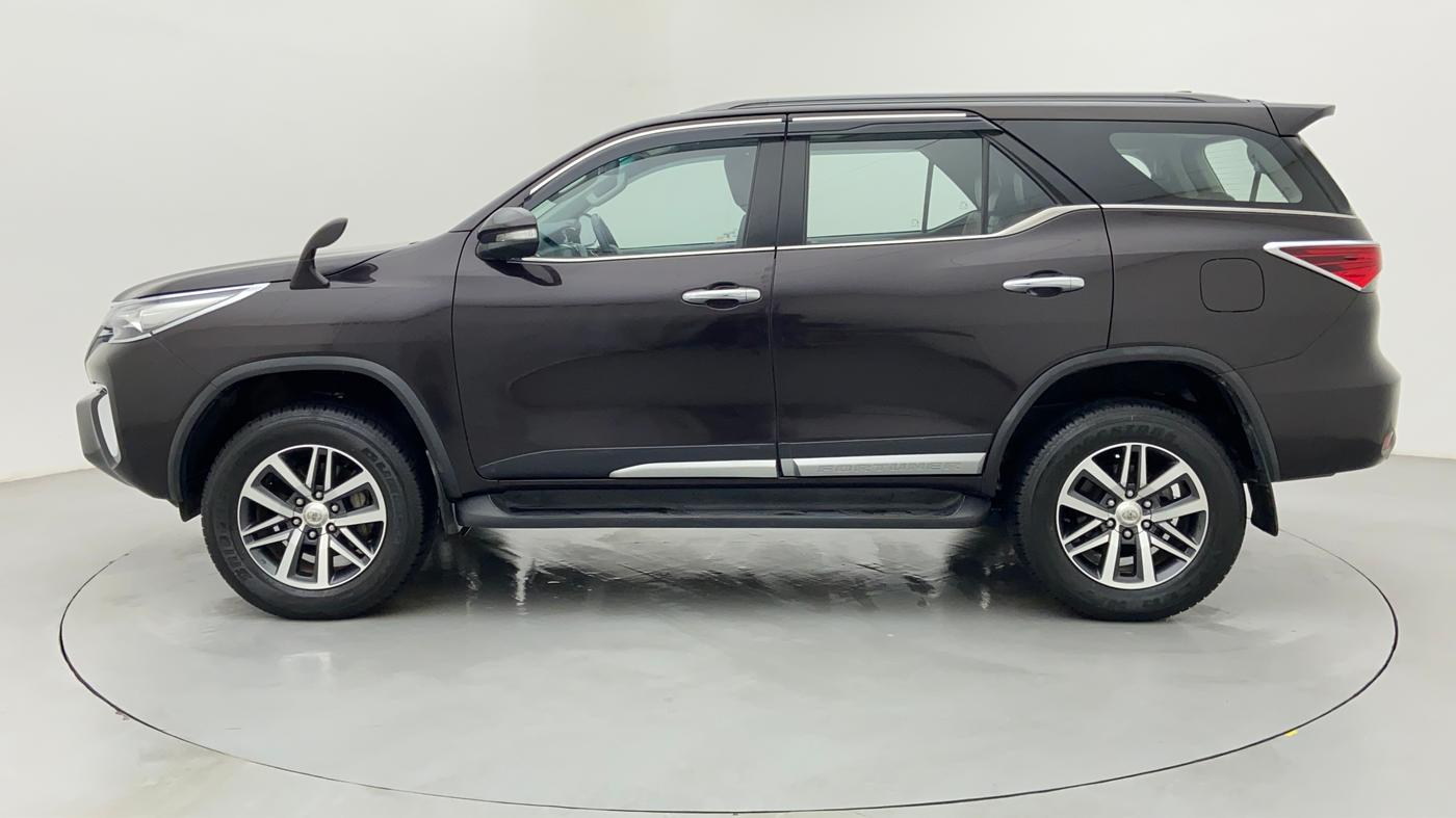 2017 Toyota Fortuner 2.8 4x4 AT, Diesel, Automatic, 22,399 km, Left Side