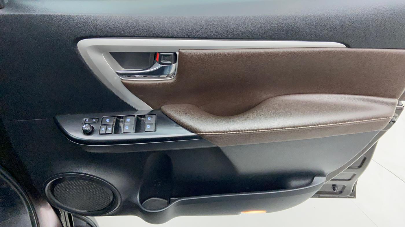 2017 Toyota Fortuner 2.8 4x4 AT, Diesel, Automatic, 22,399 km, Driver Side Door Panels Control