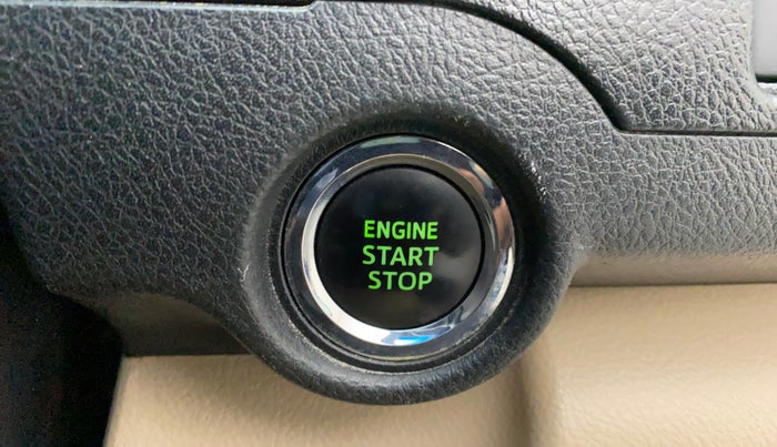 2014 Toyota Camry 2.5L AT, Petrol, Automatic, 1,13,396 km, Keyless Start/ Stop Button