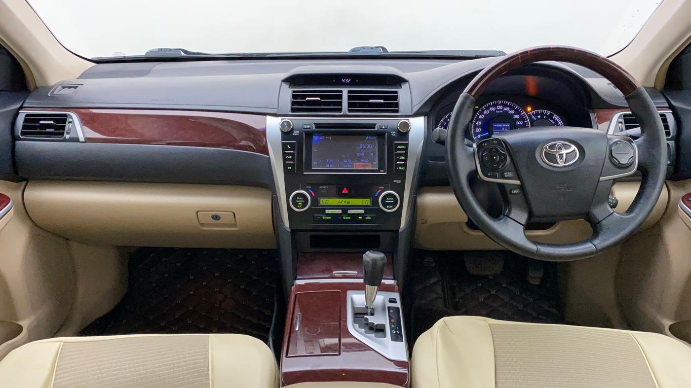 2014 Toyota Camry 2.5L AT, Petrol, Automatic, 1,13,396 km, Dashboard