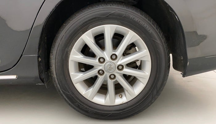 2014 Toyota Camry 2.5L AT, Petrol, Automatic, 1,13,396 km, Left Rear Wheel