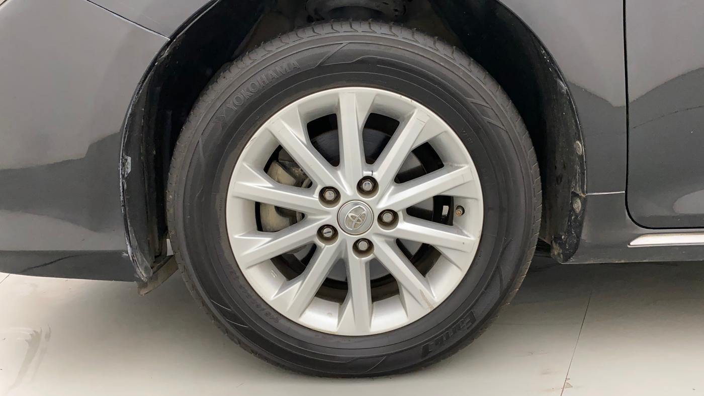 2014 Toyota Camry 2.5L AT, Petrol, Automatic, 1,13,396 km, Left Front Wheel