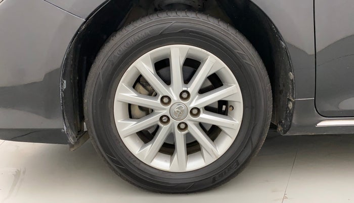 2014 Toyota Camry 2.5L AT, Petrol, Automatic, 1,13,396 km, Left Front Wheel