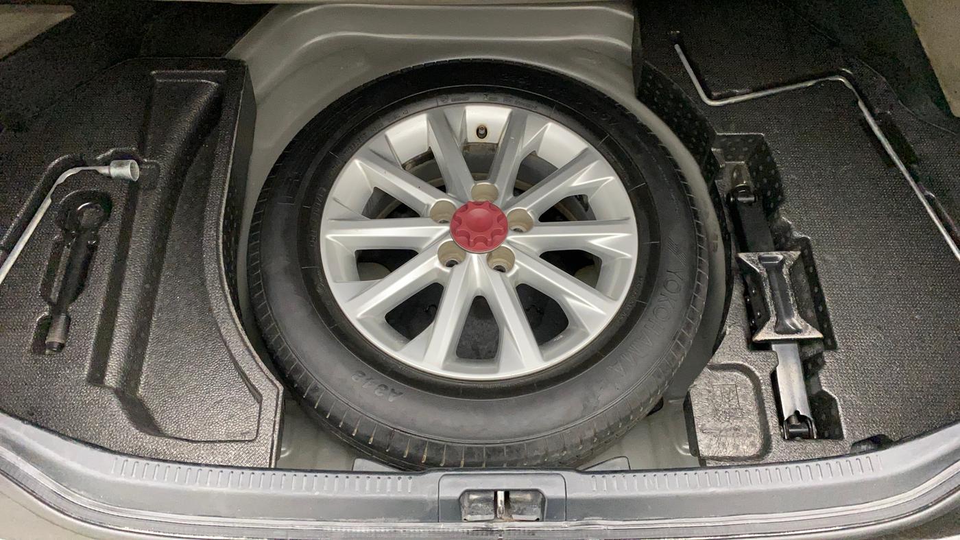 2014 Toyota Camry 2.5L AT, Petrol, Automatic, 1,13,396 km, Spare Tyre