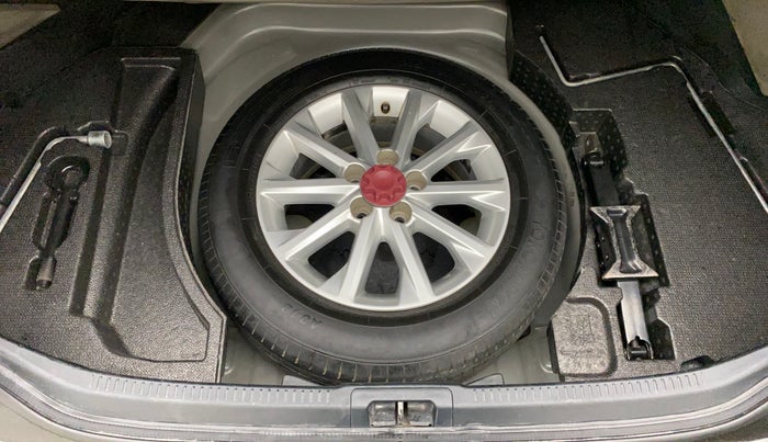 2014 Toyota Camry 2.5L AT, Petrol, Automatic, 1,13,396 km, Spare Tyre